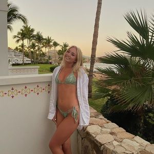 Meet your Posher, Ella